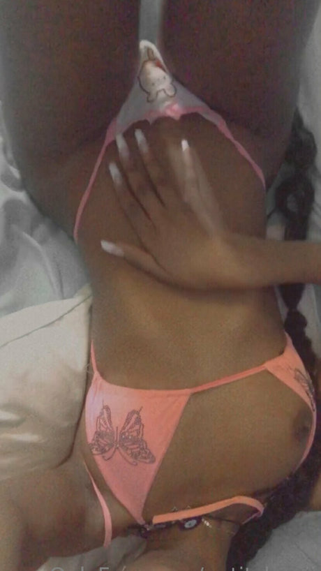 petitchepii nudes model photo