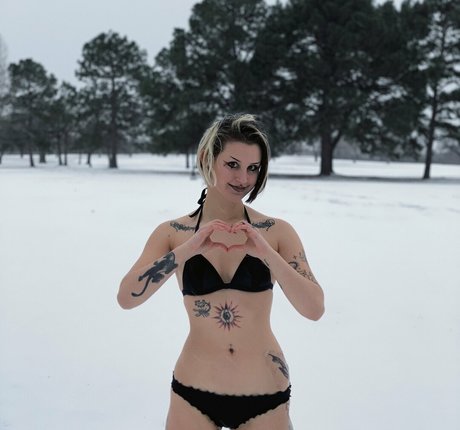 alienslush adult star photo