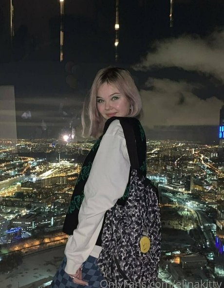 elinakitty model naked photo