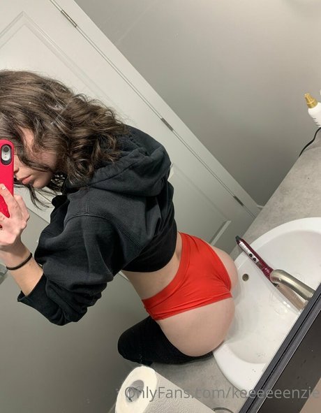 Brunettebhabie star erotic photo