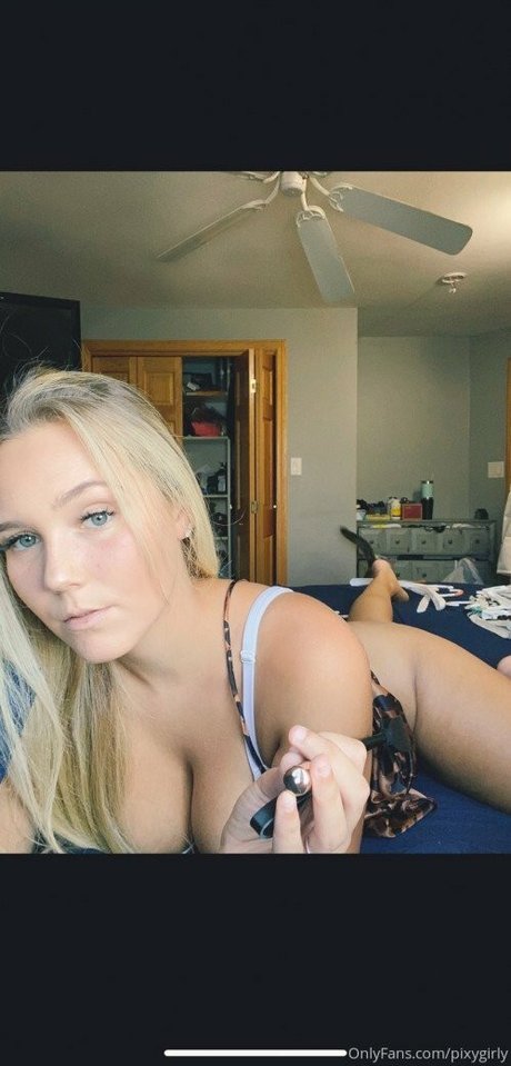 Pixy XXX adult model gallery