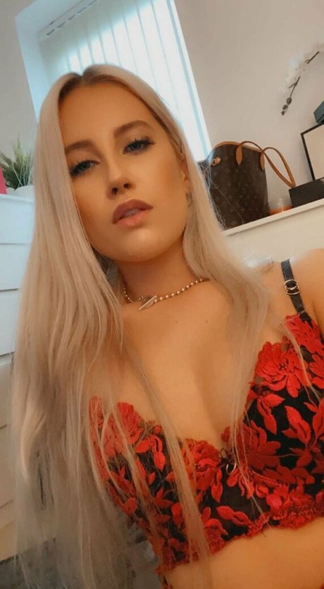 Pleasing Poppy nudes star picture