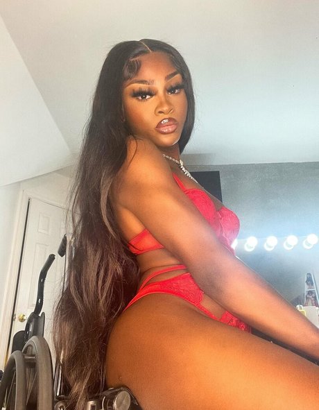 milandior3 pornstar pretty photo