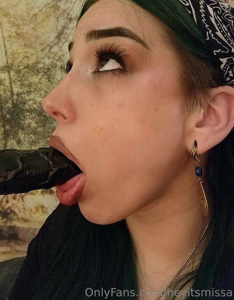 Alesa pornographic actress photos