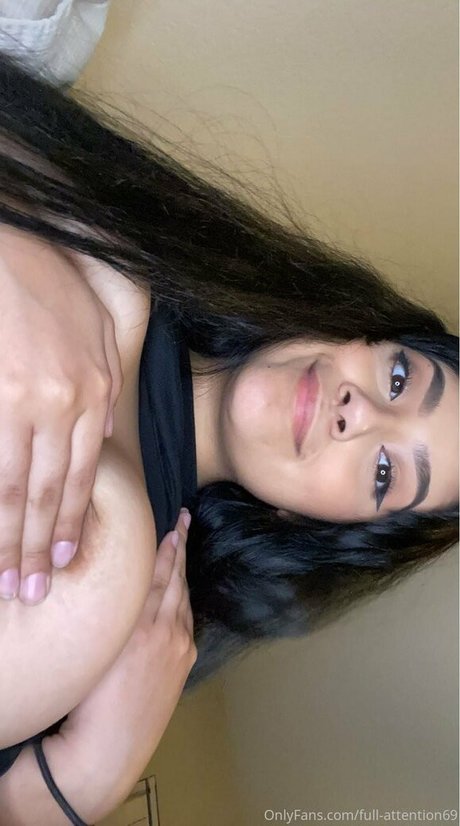 full attention69 naked model img