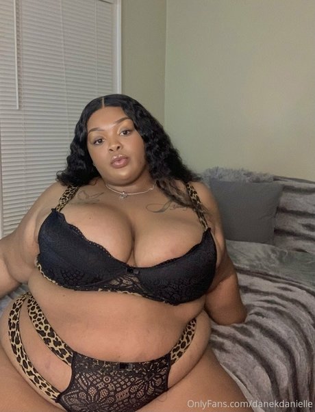 danekdanielle model nude image
