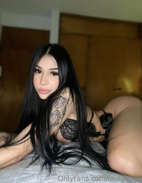 lauravngs model sexy picture