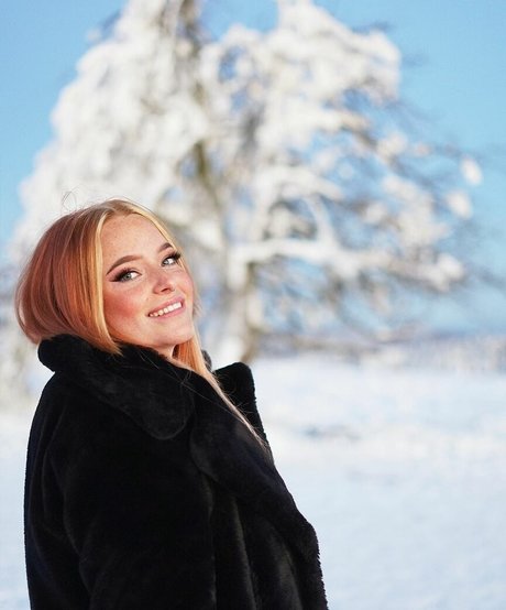 Sarah Neuhaus pornstar pretty images