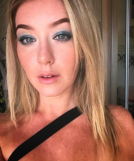 Creative Calm ASMR pornographic model picture