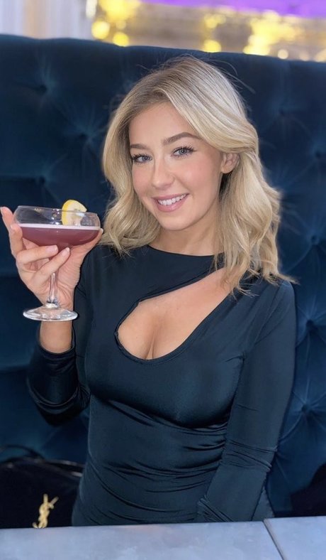 Creative Calm ASMR pornstar sexy pic