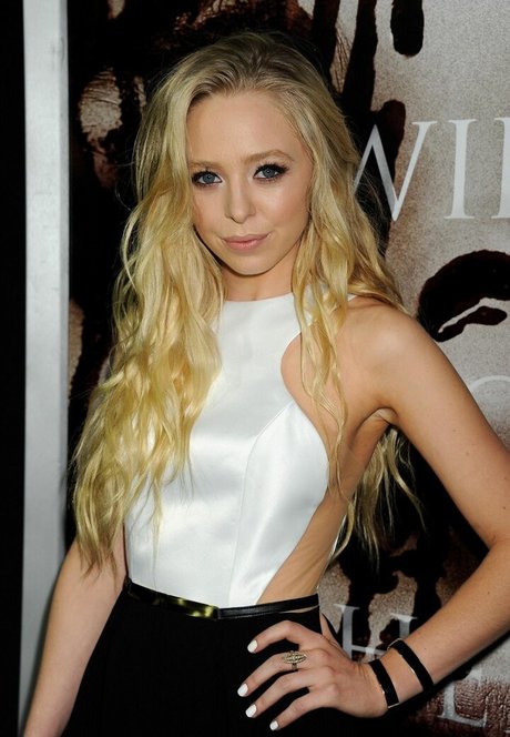 Portia Doubleday model pretty photos