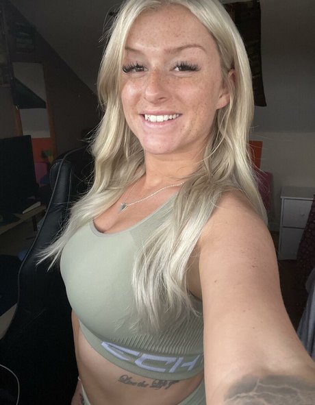 Ava Jade model top photos