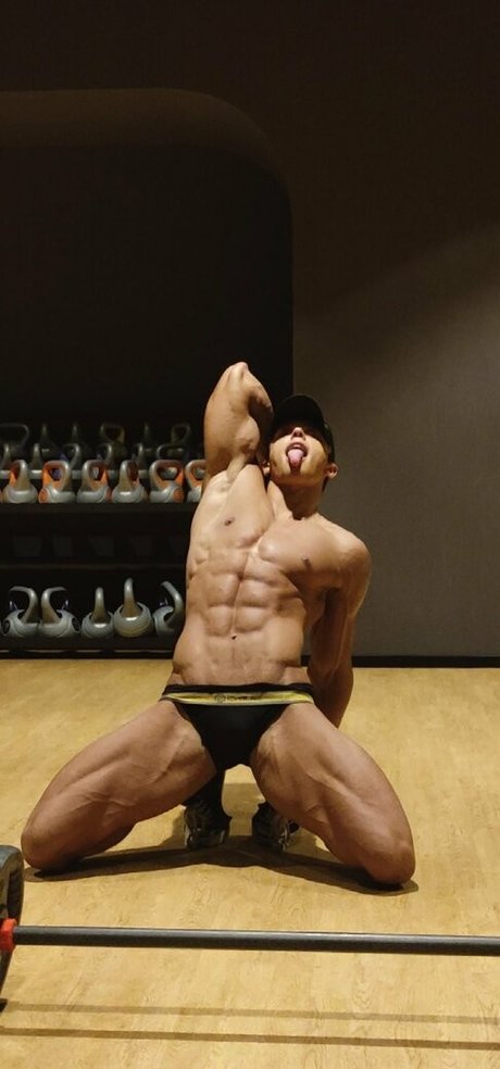 andrewad model exclusive pictures