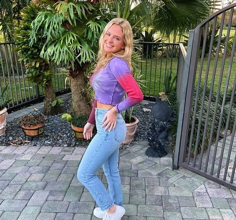 Ashley Hackel exclusive star photo