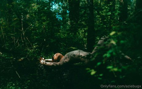 aziebugx high quality pornstar img