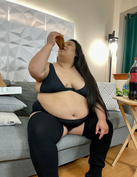 mochiibabii erotic actress img