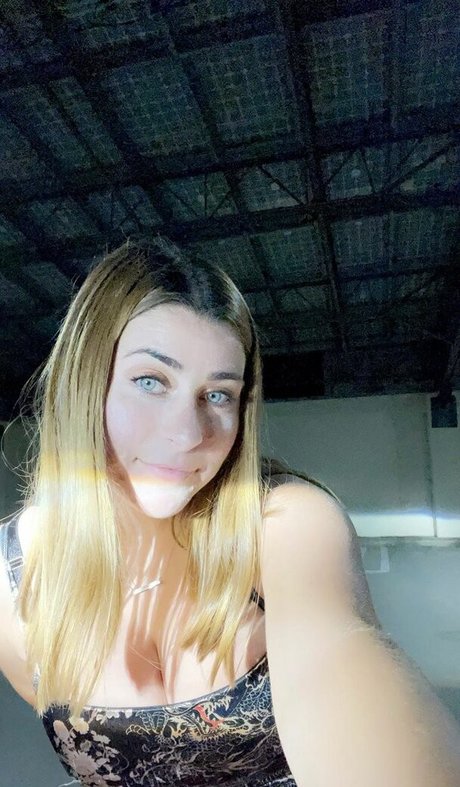 Emma R B erotic pornstar image