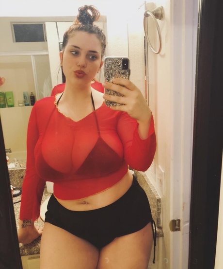 Nikkimichay pretty pornstar pic