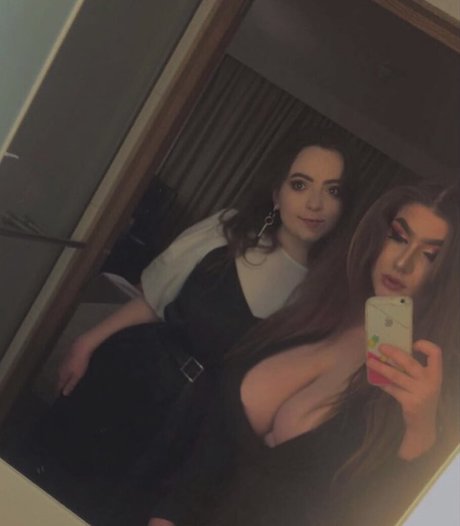 heys0phie model pretty photos