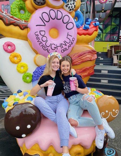 Leah Booth hot model img