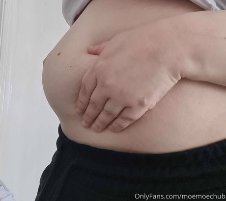 moemoechub nude star pic