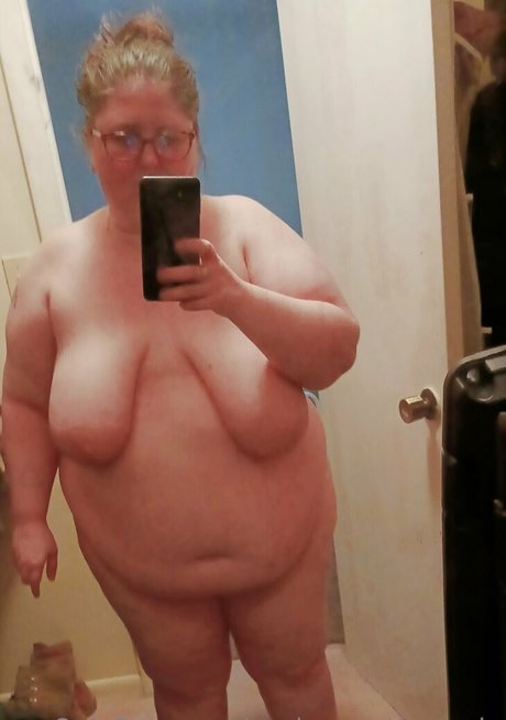 busty brunette onlyfans pornographic pics