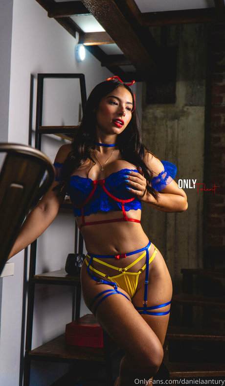 danielaantury model hd picture