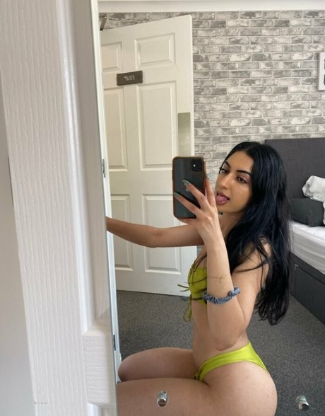 Reshmaxoxo adult actress image