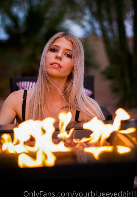 freshmanzoey18 model perfect pics