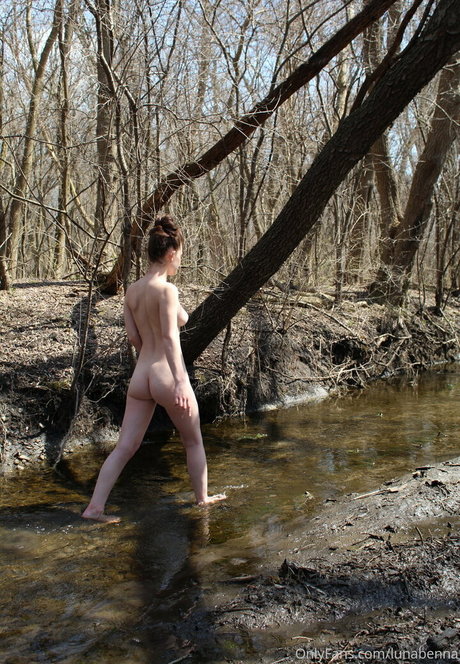 Luna Benna star naked picture