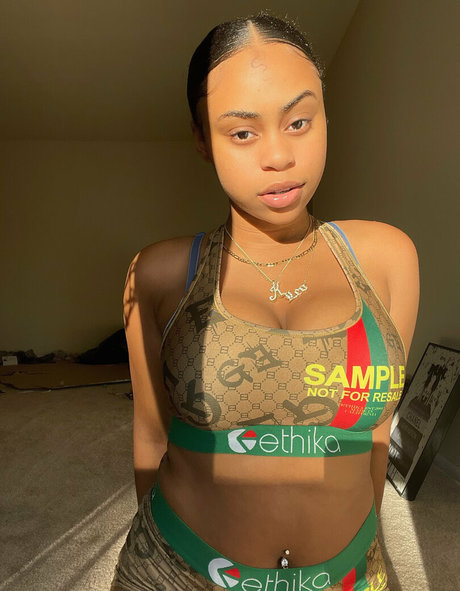 kaylalebombbb star adult image