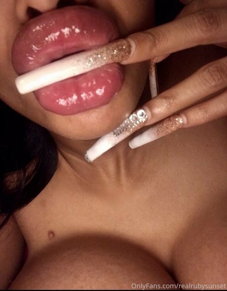 realrubysunset model adult pics