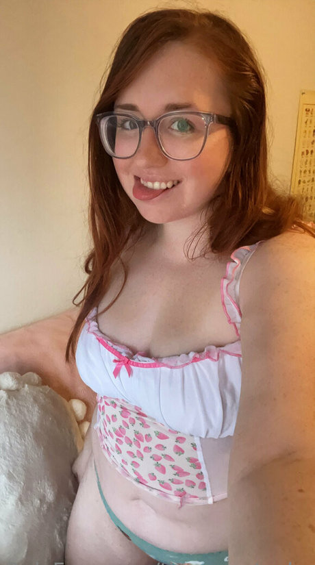 tinycarrotcake sex actress pic