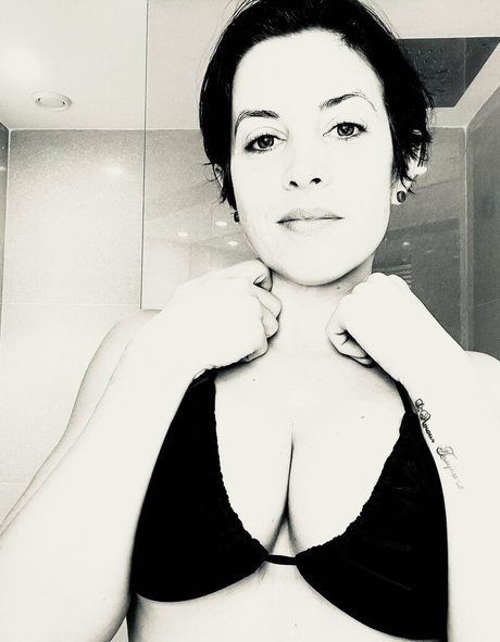 unconstrainedbyu xxx star pic