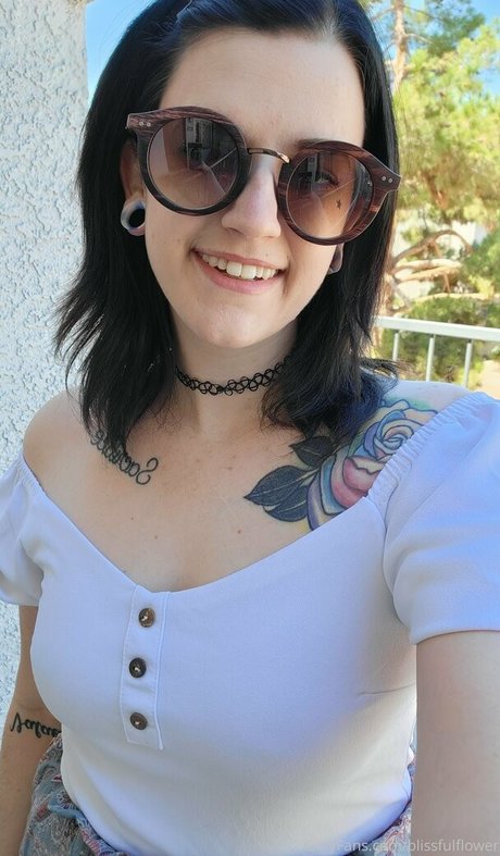 blissfulflower sexy pornstar image