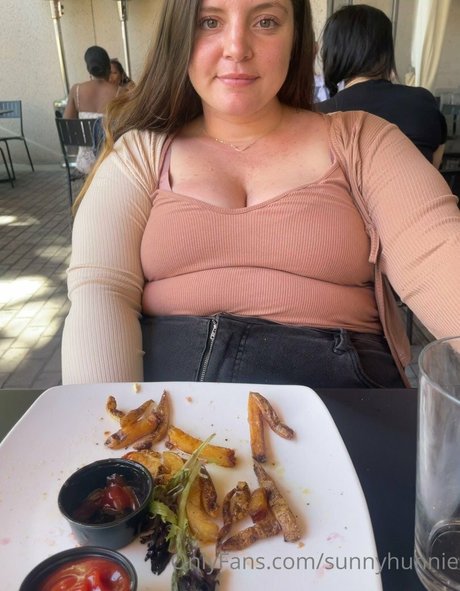 Sunnyhunnie pornstar high quality picture