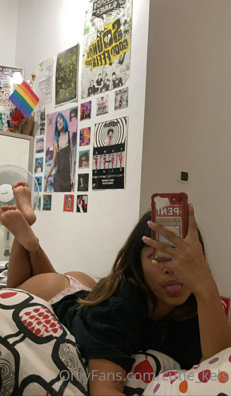 cutie kels star beautiful pics
