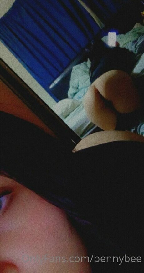 bennybee xxx pornstar img