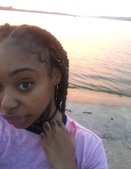 Creamyexotica model pornographic image