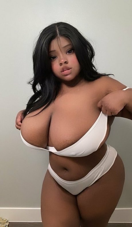 roarwie exclusive pornstar photo