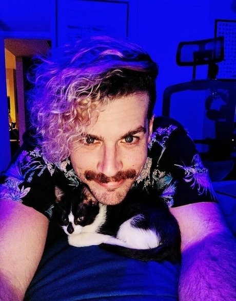 fosterkittendad pretty actress photo