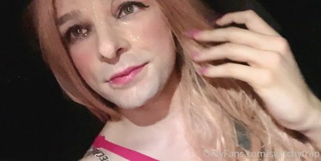 switchytrap nude model image