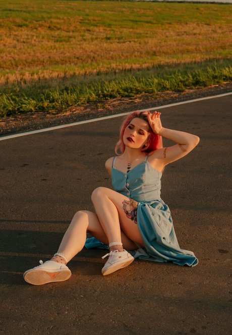 Di Simon nice model image