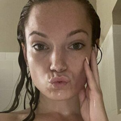 Kierakox nude actress pictures