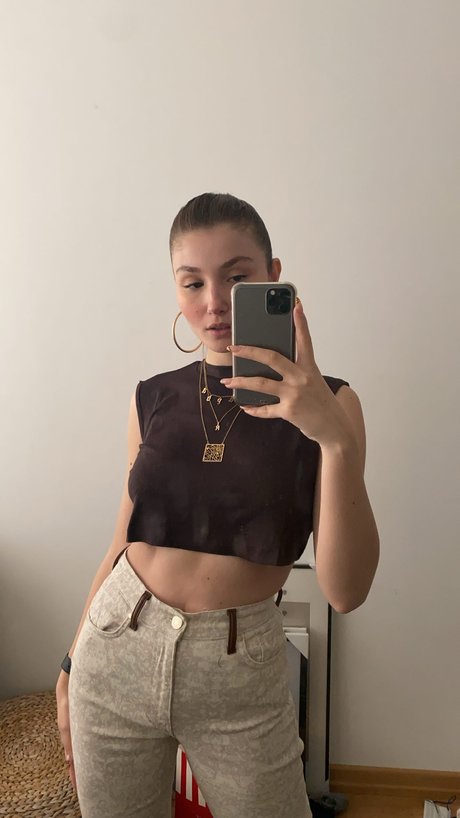 Ilayda Akdogan hd model images