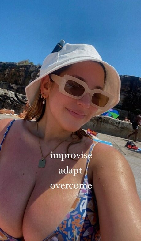 Ariel D erotic model photo