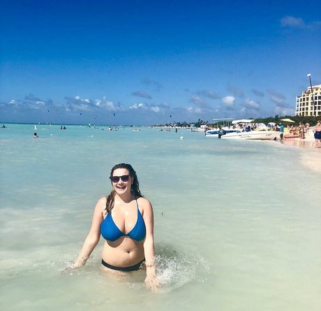 Olivia H naked model galleries