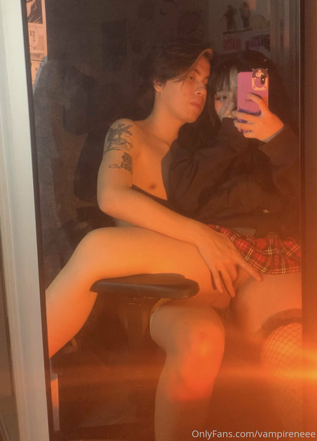 vampireneee nude actress images