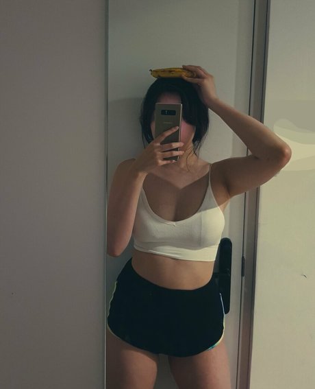 Yumi Kiwi erotic model pics