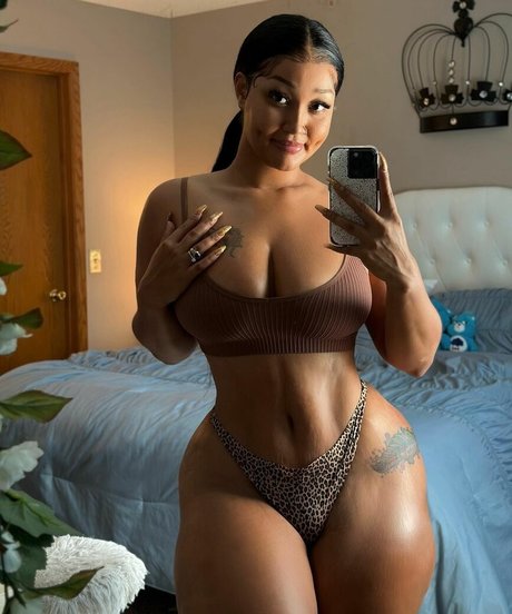 Darla Shuttlesworth naked model pics